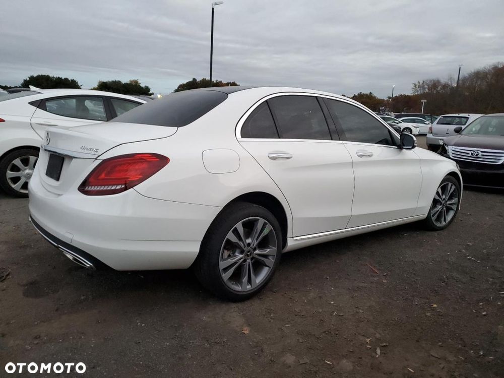 Mercedes-Benz Klasa C 300 9G-TRONIC Exclusive - 3