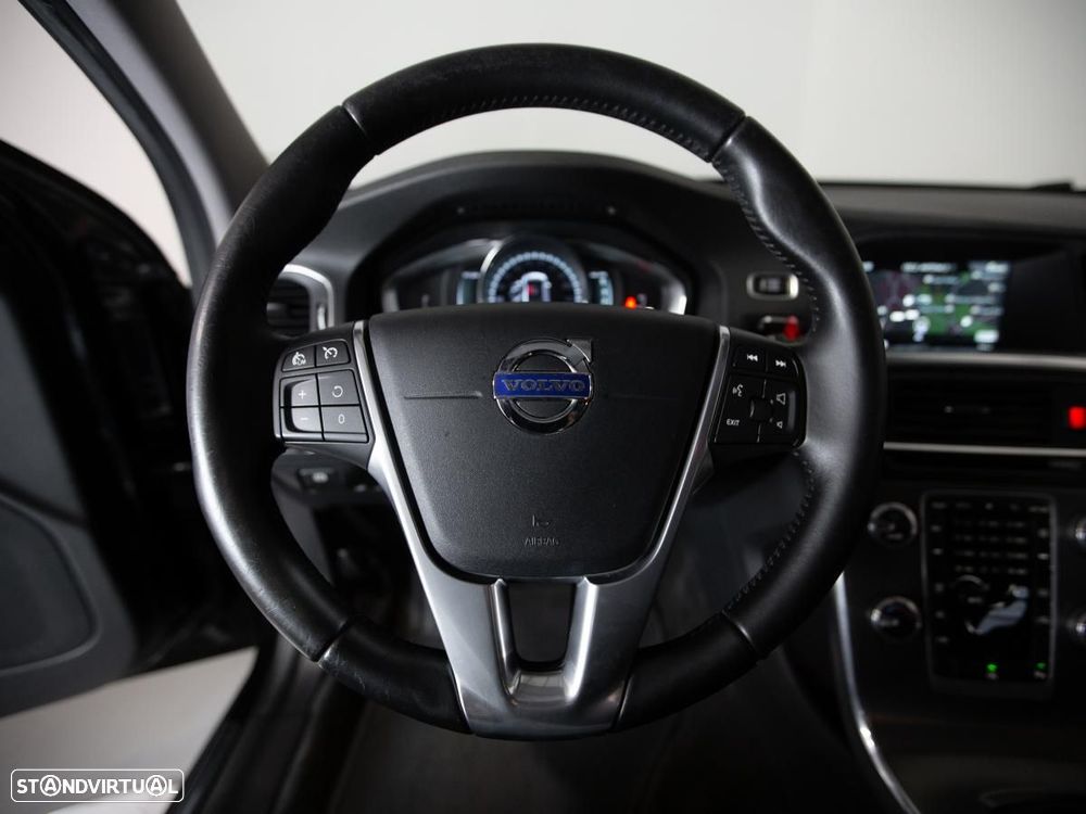 Volvo V60 Cross Country - 16