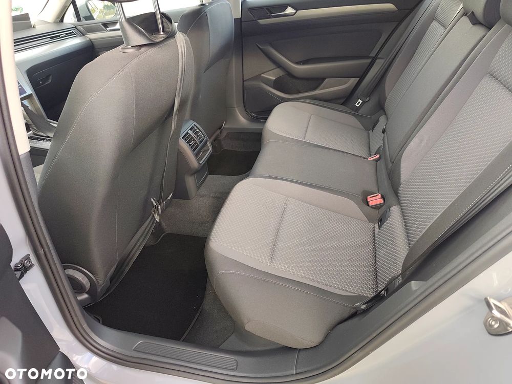 Volkswagen Passat 2.0 TDI SCR Business DSG - 16