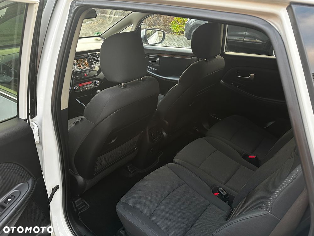 Kia Carens - 31