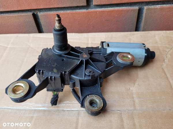 AUDI A3 8L SILNICZEK WYCIERACZKI TYŁ 8E9955711B