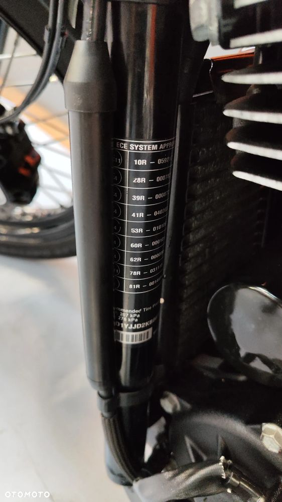 Harley-Davidson Softail Street Bob - 27