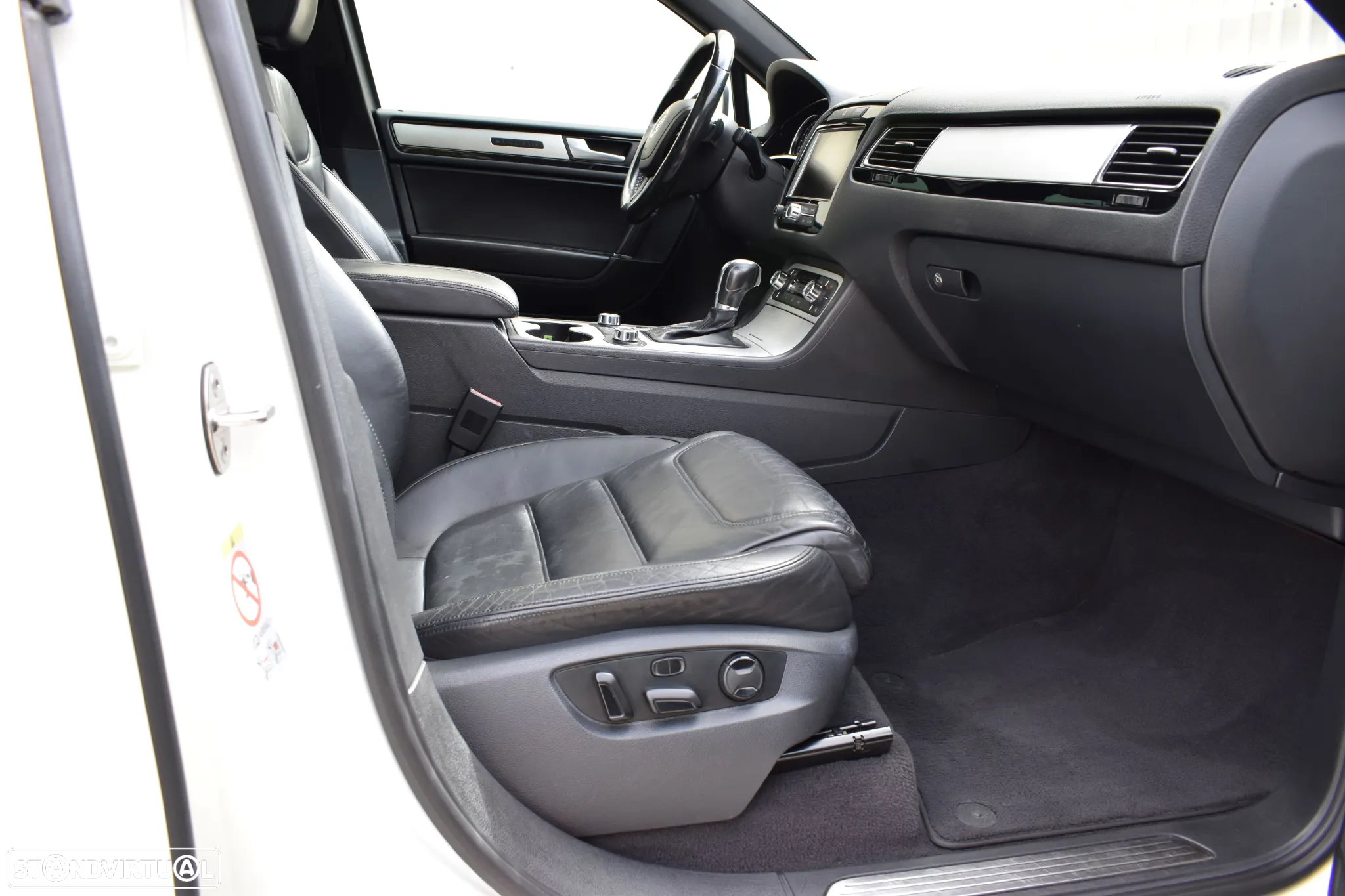 VW Touareg 3.0 TSI Hibrido - 18