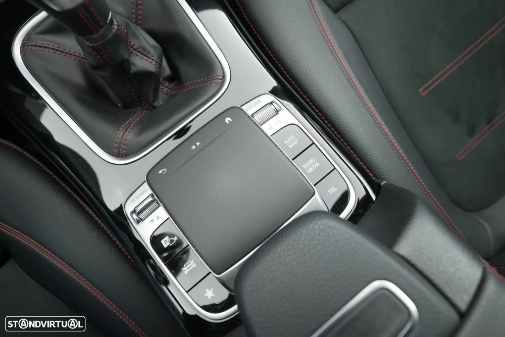 Mercedes-Benz A 200 Limousine AMG Line - 23