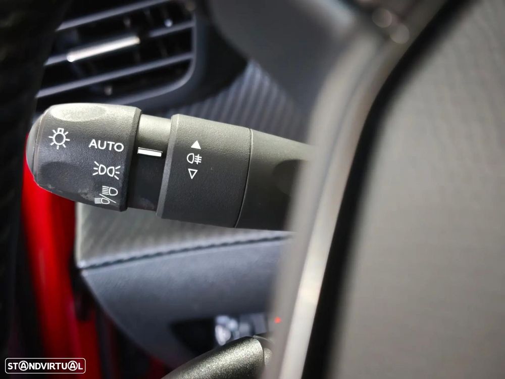 Peugeot e-2008 Allure - 23