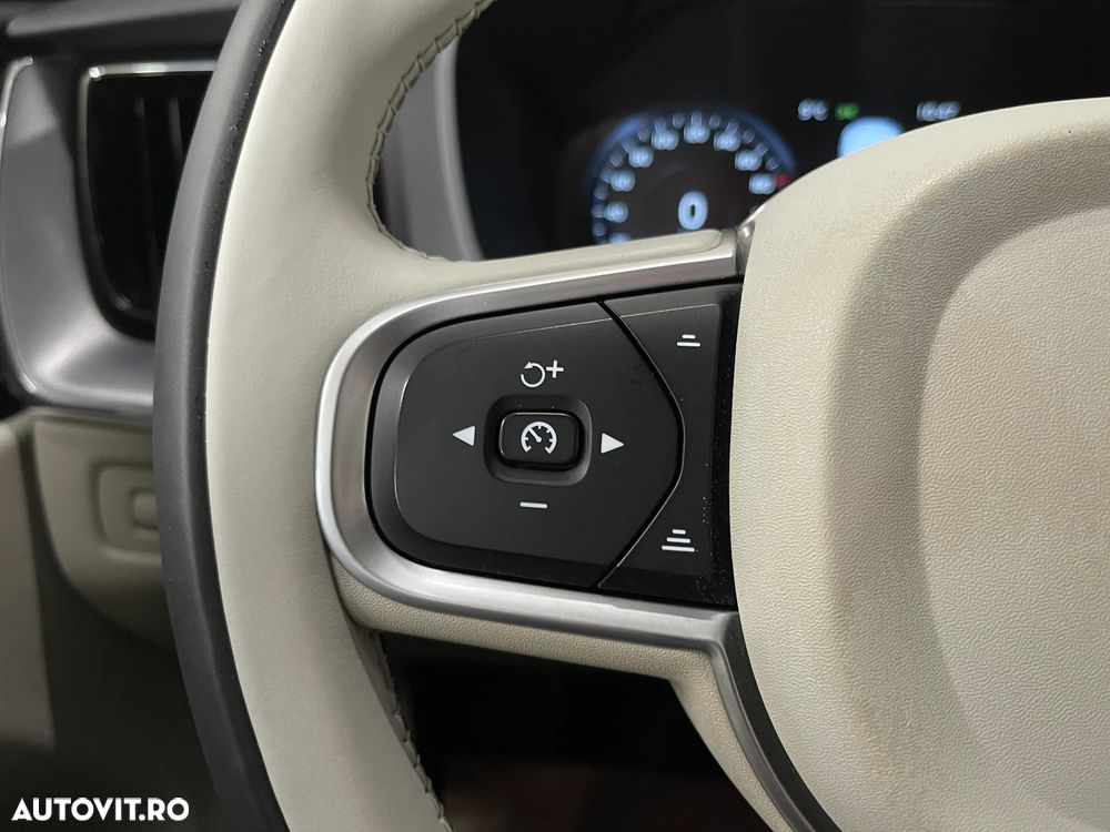 Volvo XC 60 T6 AWD Recharge Geartronic Inscription Expression - 26