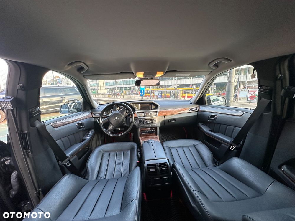 Mercedes-Benz Klasa E 250 CGI BlueEFFICIENCY 7G-TRONIC Elegance - 1