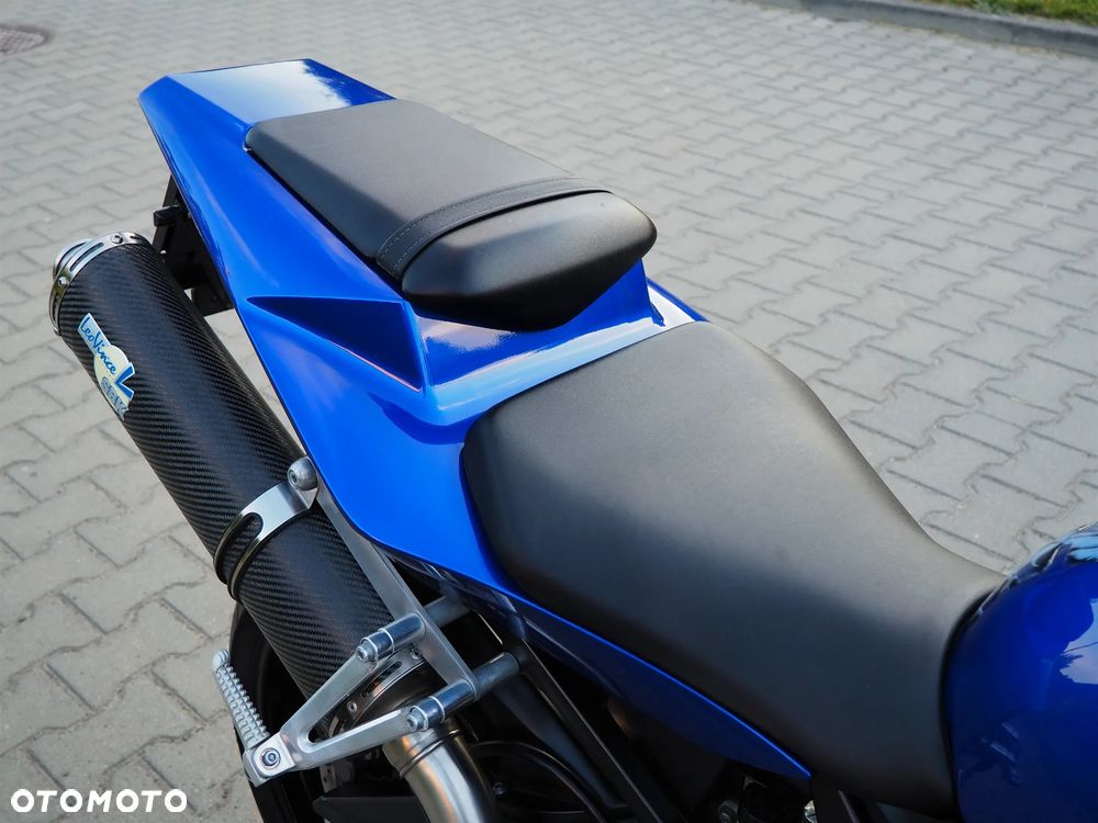 Yamaha R1 - 30