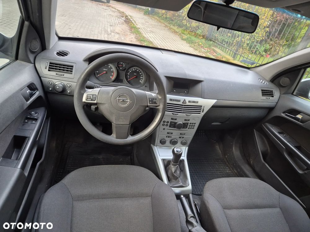 Opel Astra IV 1.6 Essentia - 9