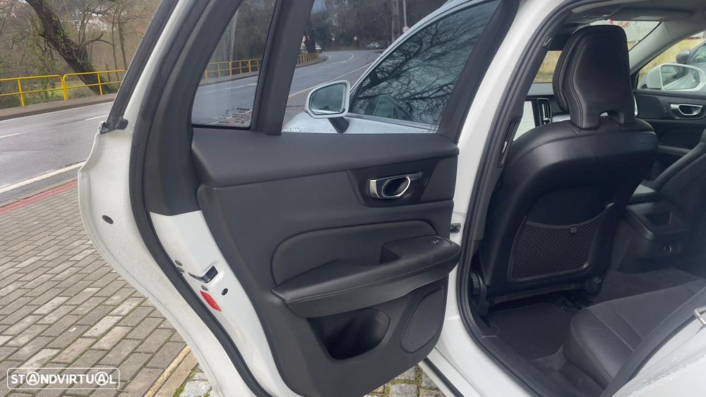 Volvo V60 D3 Momentum Pro - 25