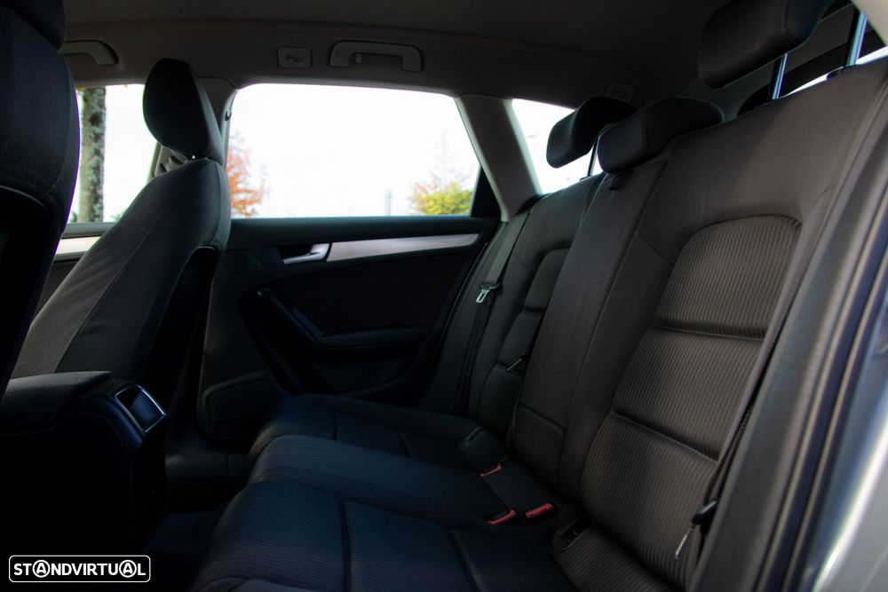 Audi A4 Avant 2.0 TDI Advance - 32