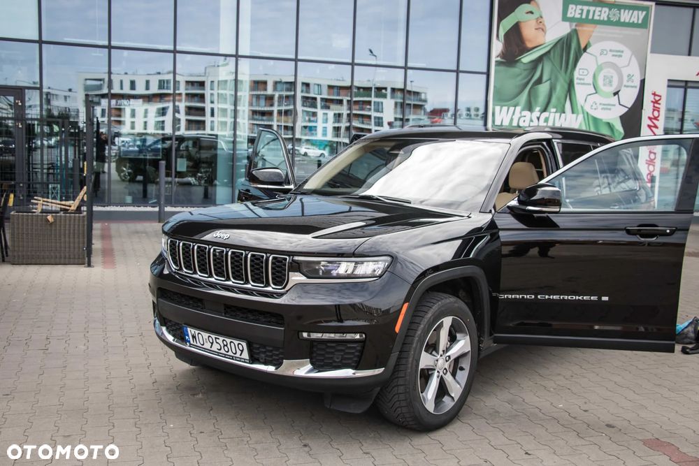 Jeep Grand Cherokee - 33