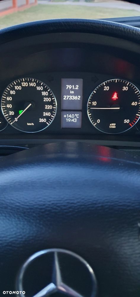 Mercedes-Benz Klasa C 270 CDI Elegance - 13