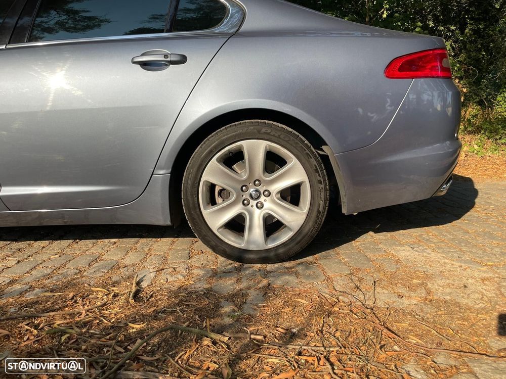 Jaguar XF 2.7 D V6 Premium Luxury - 27