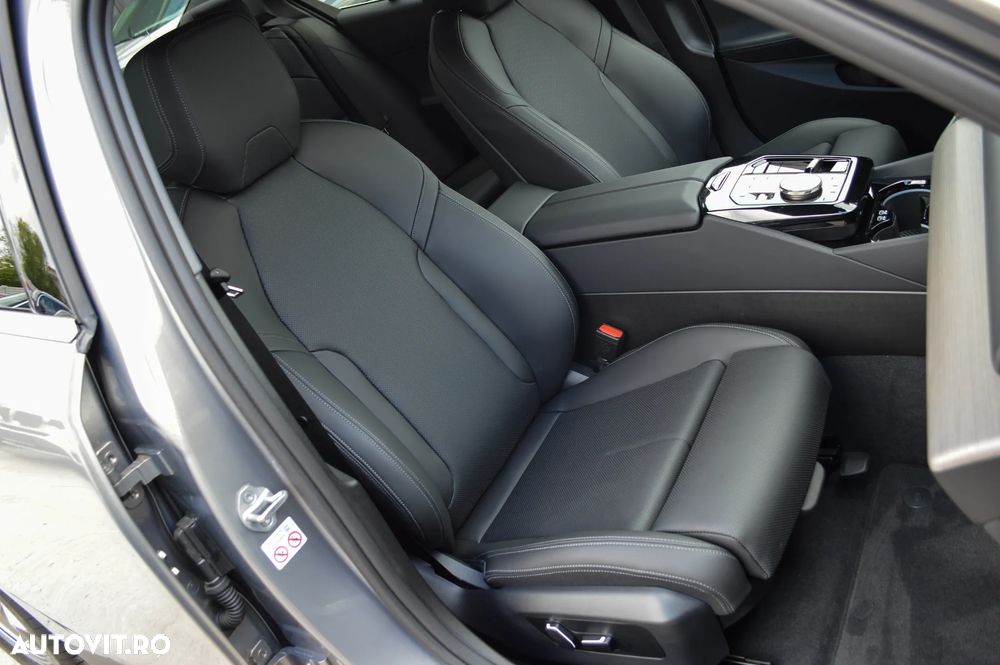 BMW Seria 5 520i AT MHEV - 34