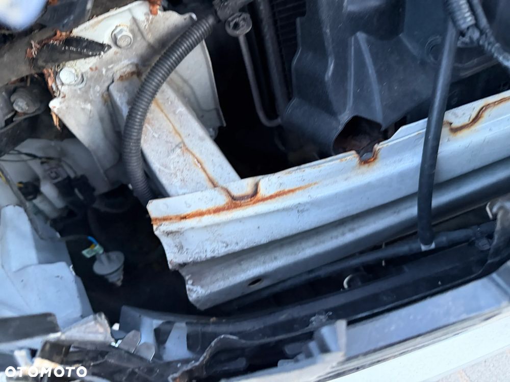 Mitsubishi Outlander Intense + - 29