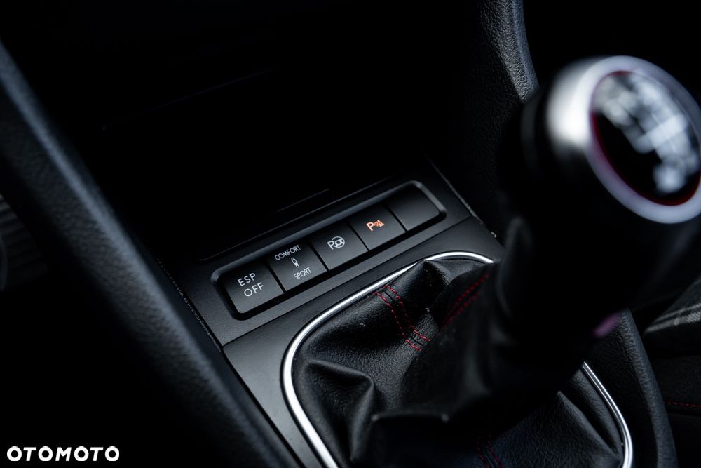 Volkswagen Golf 2.0 GTI - 35