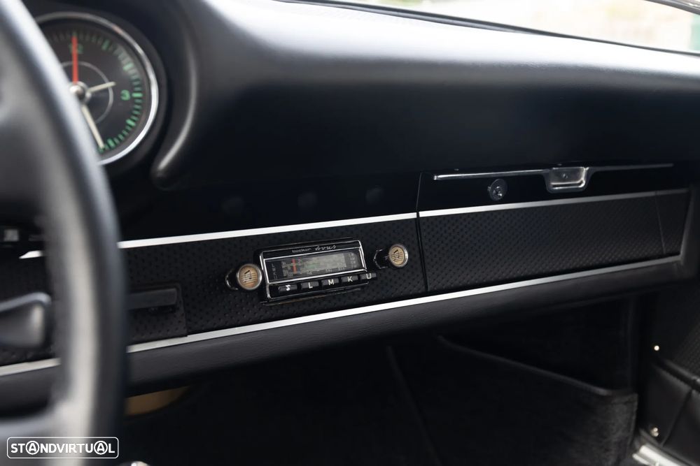 Porsche 911 Série F - 25