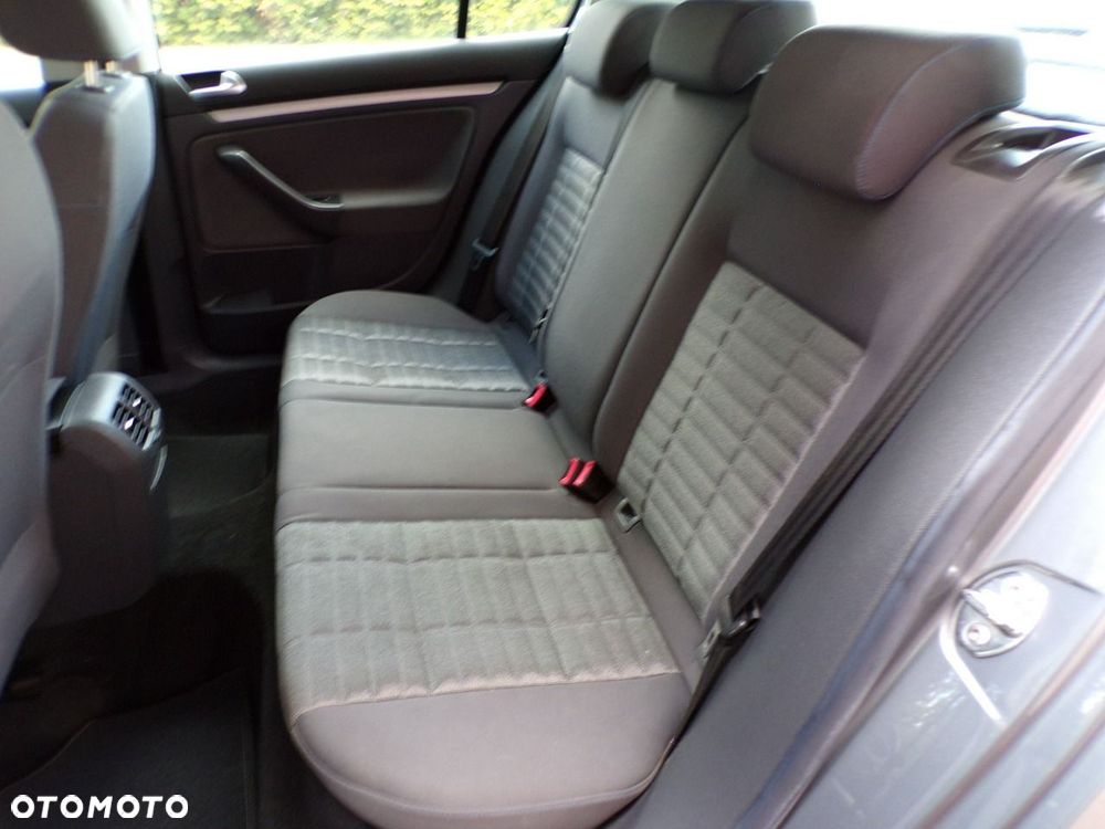 Volkswagen Golf - 23