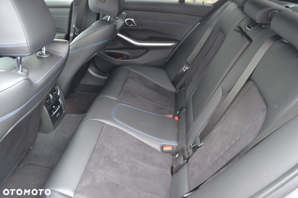 BMW Seria 3 330i M Sport sport - 15