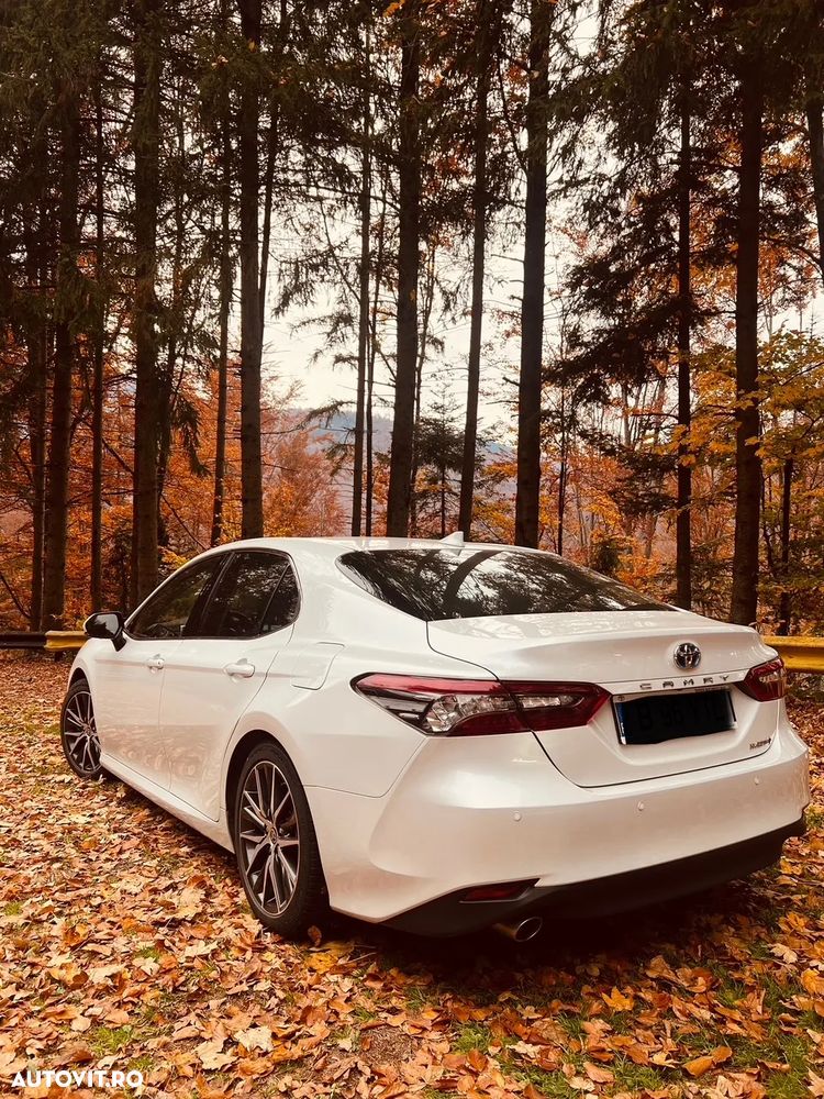 Toyota Camry 2.5 HEV Luxury - 2