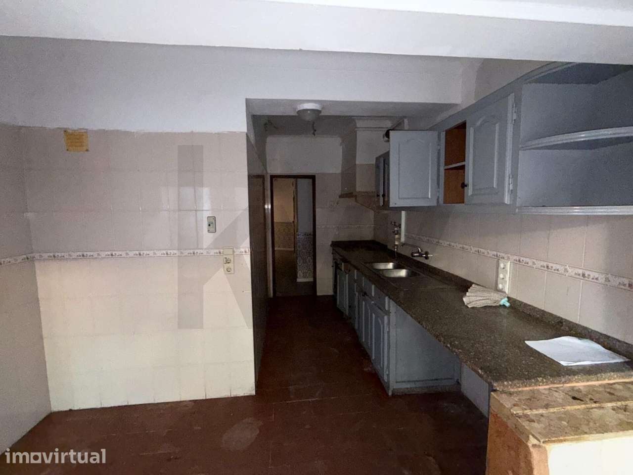 T1+1 com Logradouro de 61 m2 | 6 min do metro Amadora - Grande imagem: 4/18