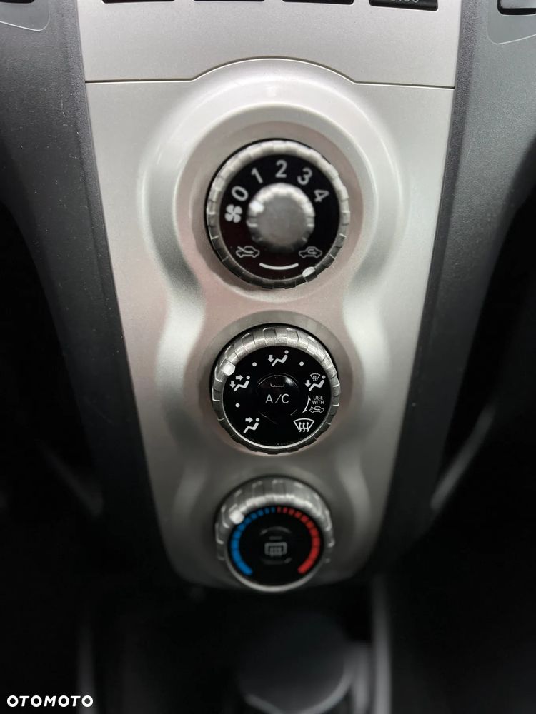 Toyota Yaris - 22