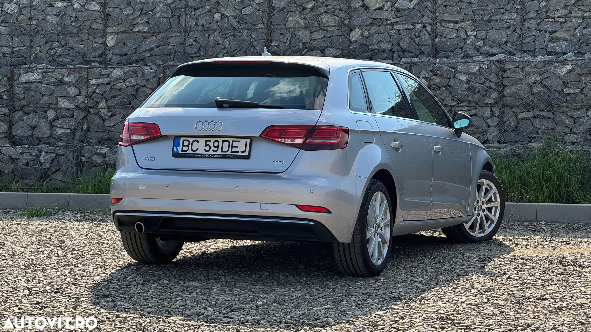 Audi A3 Sportback 1.6 TDI S tronic Design - 6
