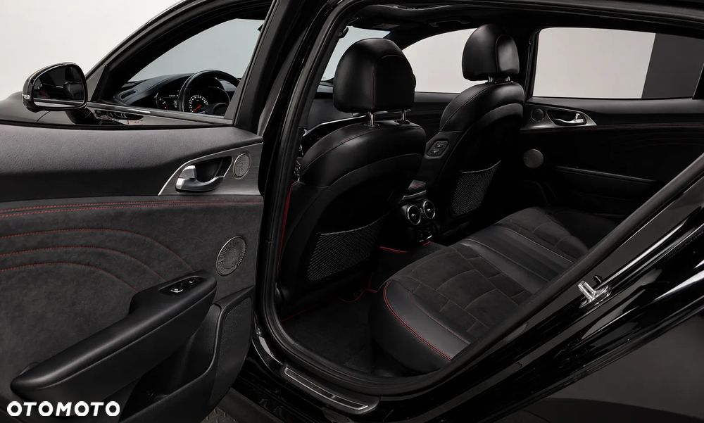Kia Stinger 3.3 T-GDI V6 GT AWD - 12