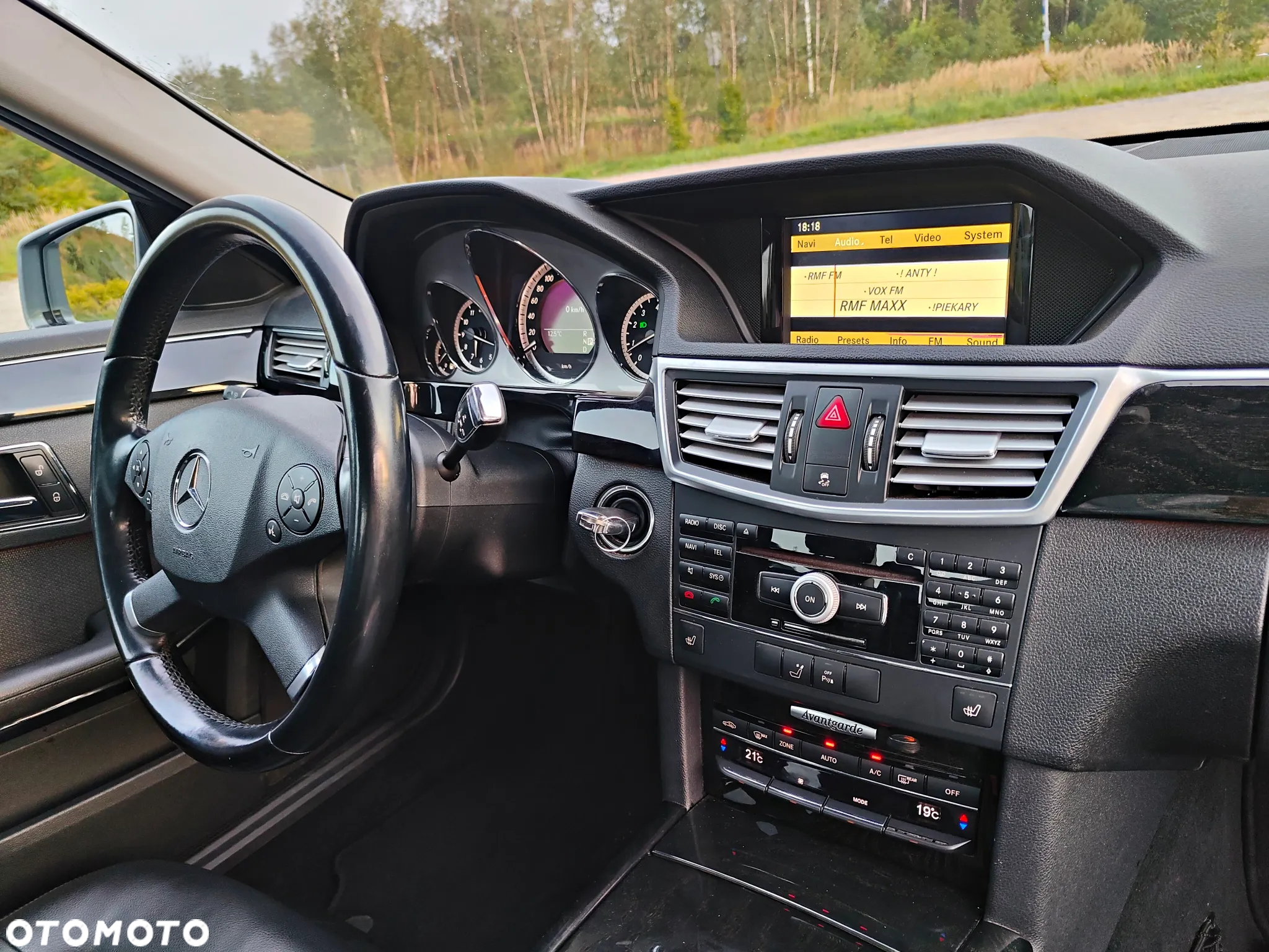 Mercedes-Benz Klasa E 350 CGI 7G-TRONIC Avantgarde - 19