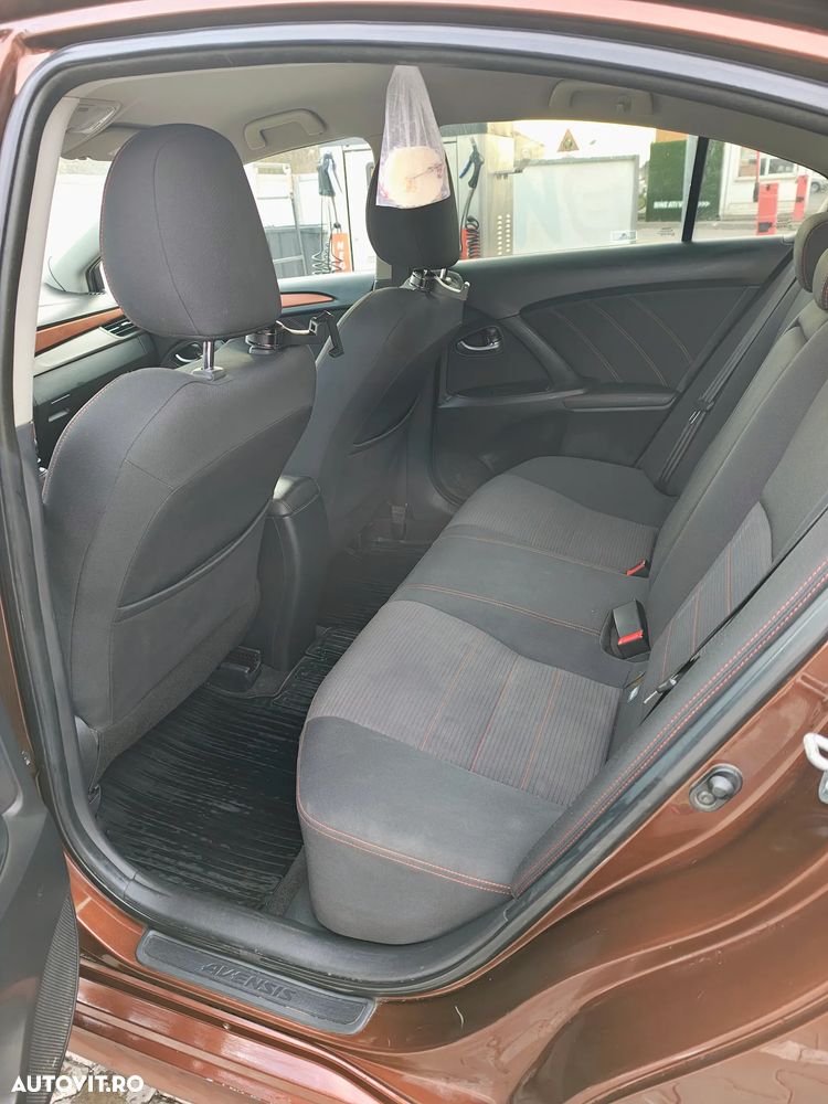 Toyota Avensis 2.0 D-4D Executive Terracotta - 15
