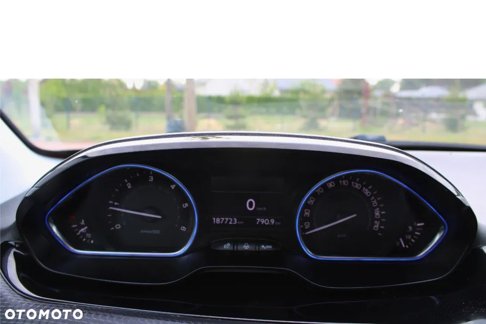 Peugeot 2008 1.6 e-HDi Allure S&S - 22