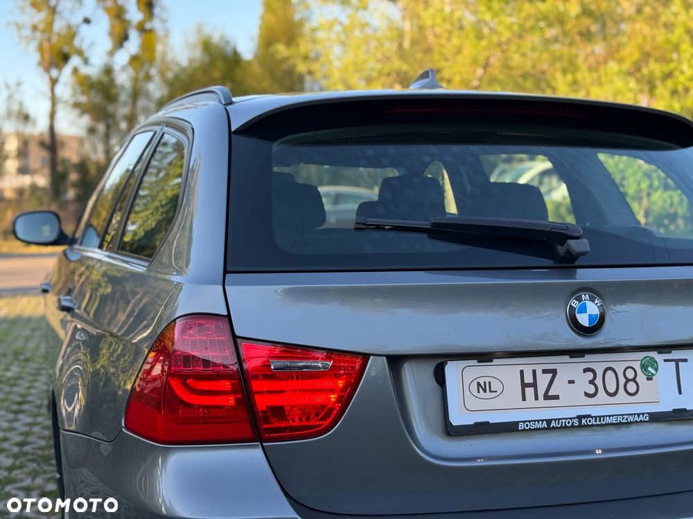 BMW Seria 3 318d DPF Edition Sport - 24