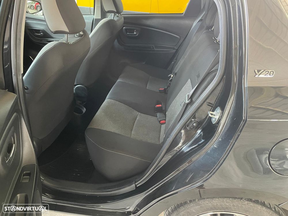 Toyota Yaris 1.5 VVT-i 20 Anos - 25