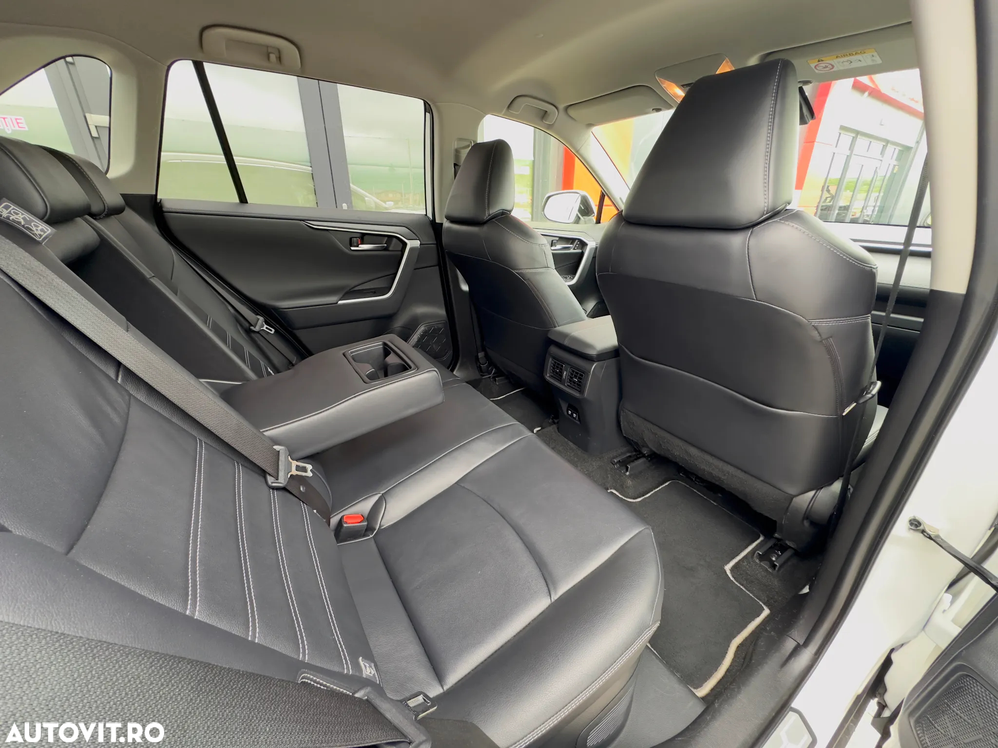 Toyota RAV4 2.5 Hybrid VVT-iE 4x4 Luxury - 28