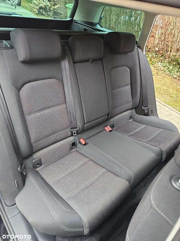 Volkswagen Passat - 21