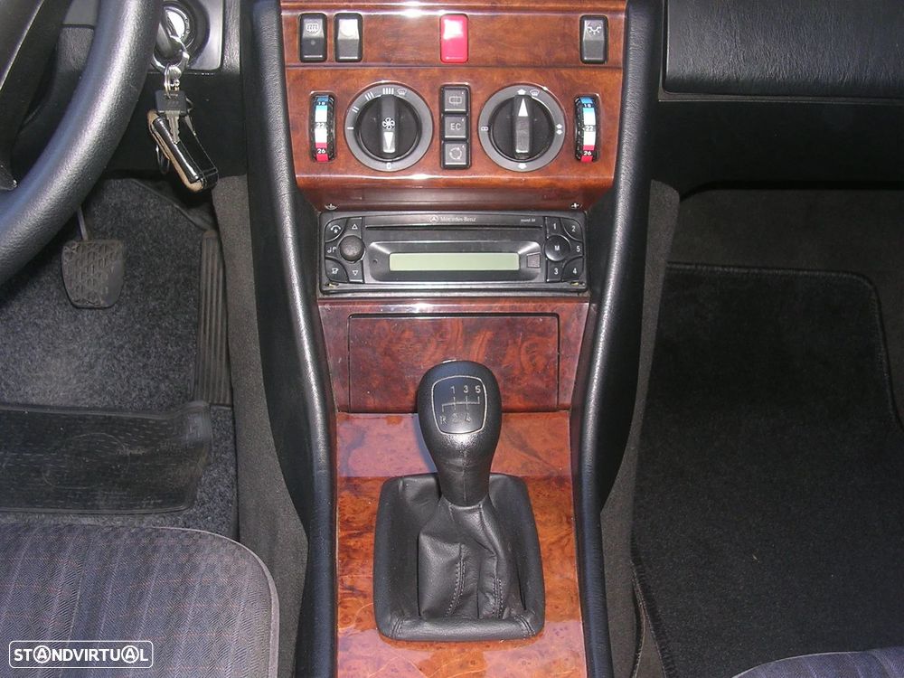 Mercedes-Benz W124 (1984-1997) 200 CE - 15