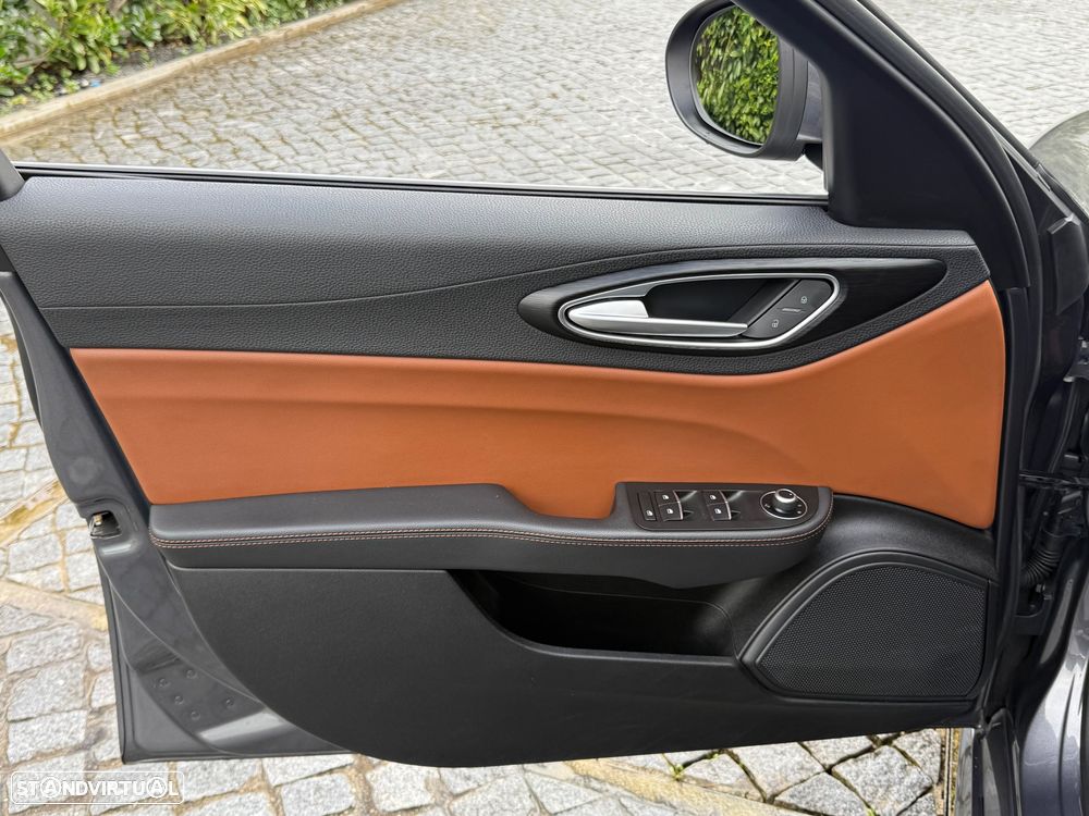 Alfa Romeo Giulia - 19