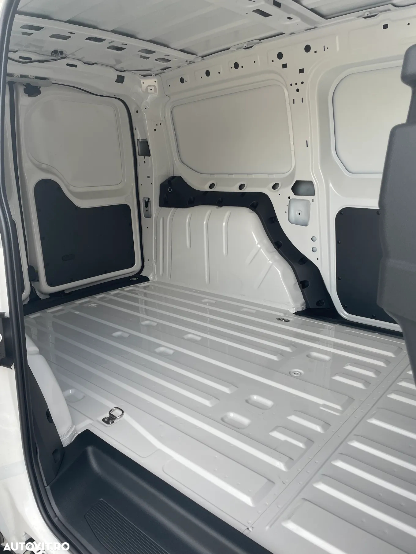 Volkswagen Caddy Maxi 2.0 TDI 75 kW - 20