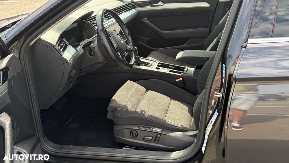 Volkswagen Passat - 12