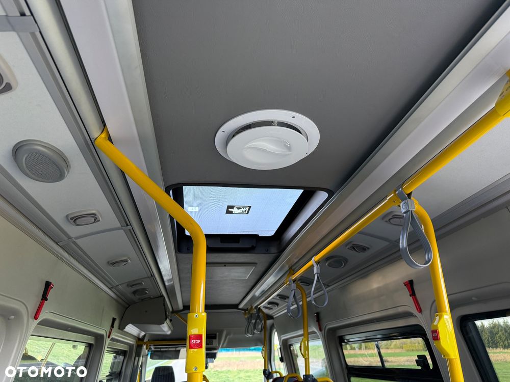 Mercedes-Benz Sprinter 517 - 18