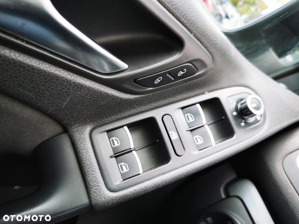 Volkswagen Golf 1.6 TDI DPF Style - 22