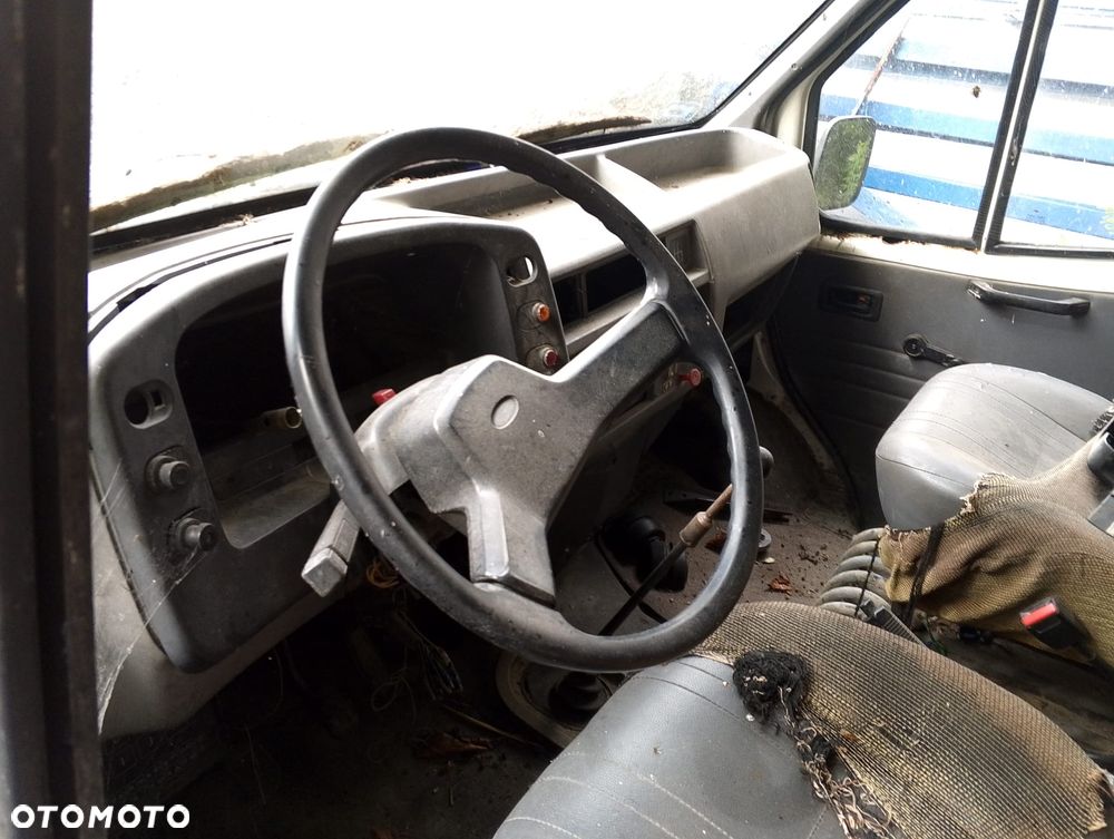 Ford Transit (86-92r.) 2.5D 68KM. Silnik 4AB Skrzynia. Cały na części GWARANCJA!!!!  Przód Tył Zestaw Komplet Drzwi Klapa Zderzak Błotnik Maska Grill Atrapa Szyba Pas Lampa Lusterko Boczki Fotel Kanapa Kokpit Deska Rozdzielcza Przełącznik Włącznik Sterownik Przewody Wiązka Instalacja Moduł Komputer Czujnik Listwa Pompa Alternator Wtryski Głowica Rozrusznik Kompresor Sprzęgło Dwumas Silnik Skrzynia ABS Klimatyzacji Paliwa Wspomagania Kolektor Turbina Przepustnica Zawór Chłodnica Koło Hak Belka Sanki Zawieszenie Mcpherson Półoś Amortyzator Wydech Tłumik Zacisk Most - 3