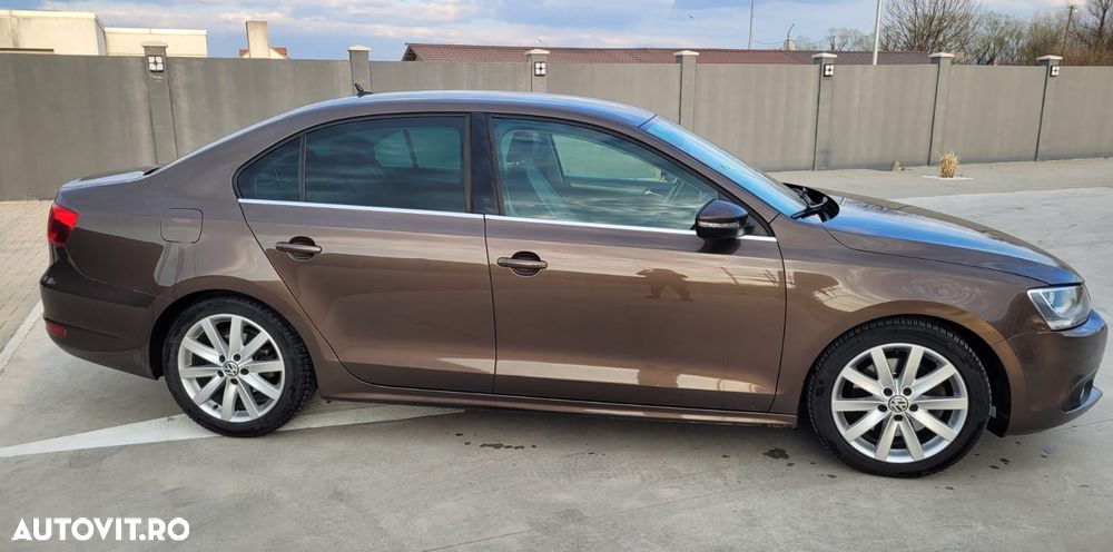 Volkswagen Jetta 1.4 TSI Sportline - 2