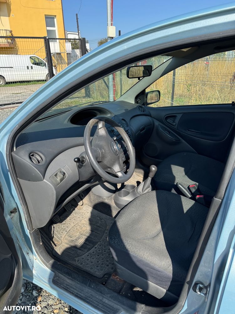 Toyota Yaris 1.0 Base AC - 9