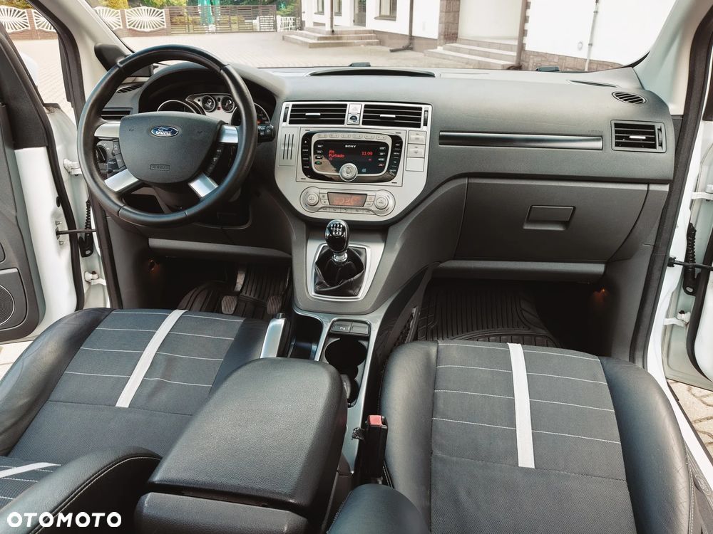 Ford Kuga 2.0 TDCi 2x4 Titanium - 32