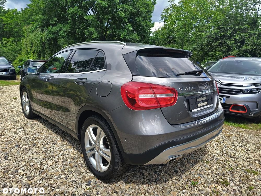 Mercedes-Benz GLA 180 Urban - 14