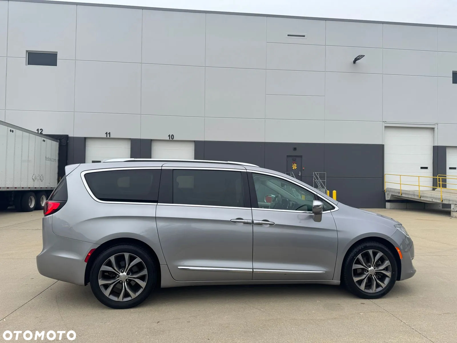 Chrysler Pacifica - 3