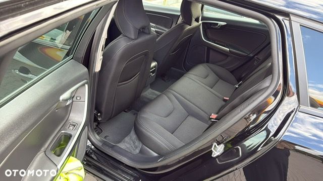 Volvo V60 D3 Geartronic Momentum - 26