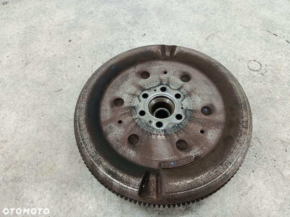 KOŁO DWUMASOWE KOMPLETNE VW PASSAT B7 324035510  124035410 2.0 TDI 140KM - 9